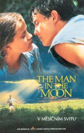 V měsíčním svitu